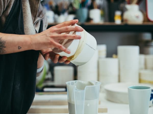 Team building d'initiation au coulage de porcelaine près de Lyon