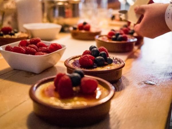 Taller de paella, degustación de tapas y visita al mercado de Ba