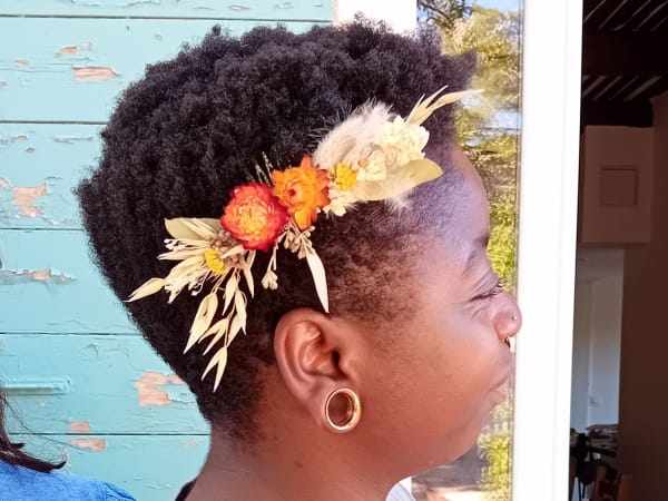 Atelier accessoires en fleurs séchées spécial EVJF à Meyrargues 