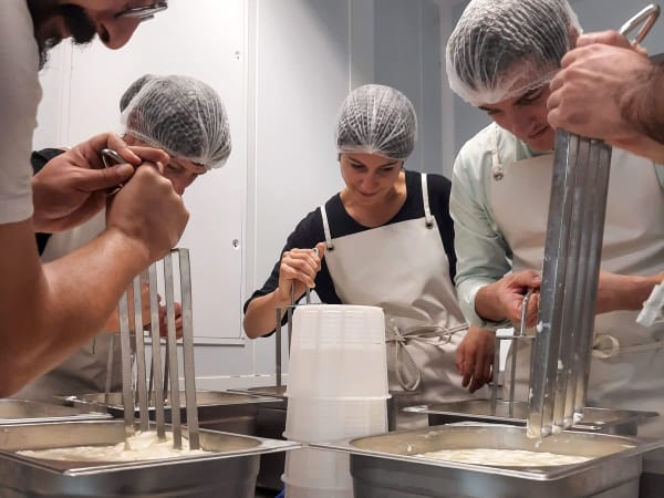 Team Building fabrication de fromage à raclette à Paris 18ème