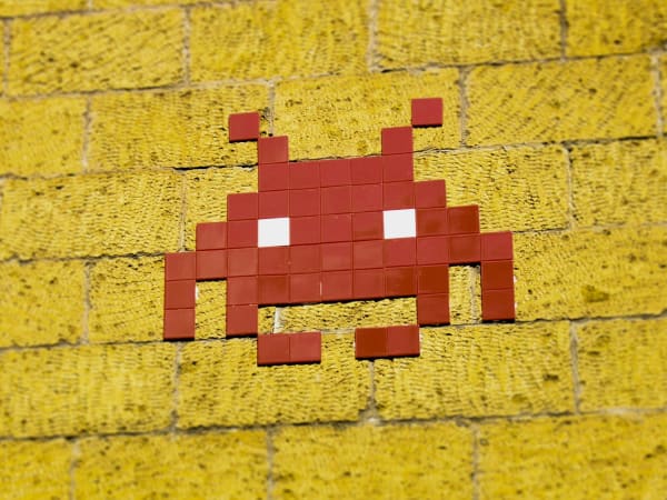 Invader" hunt and pixel art workshop in Paris