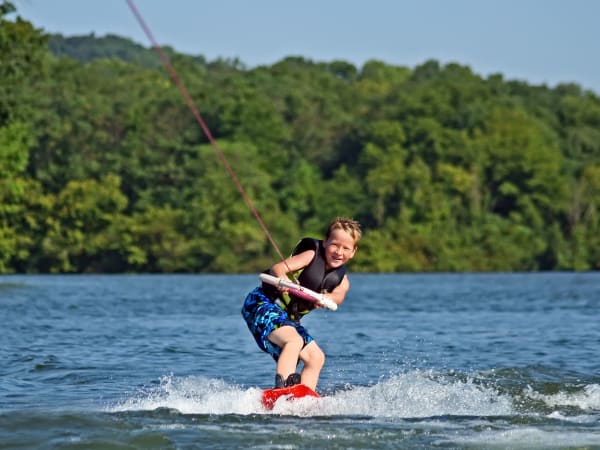 Water skiing at Pradines near Cahors (46)
