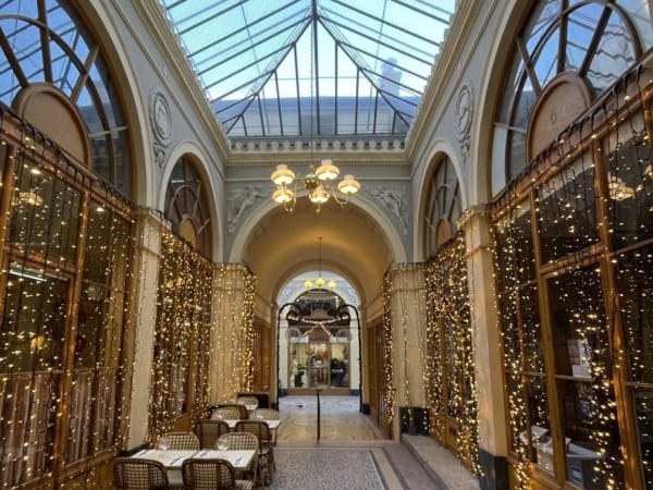 Team building cluedo de Noel dans les passages couverts à Paris 