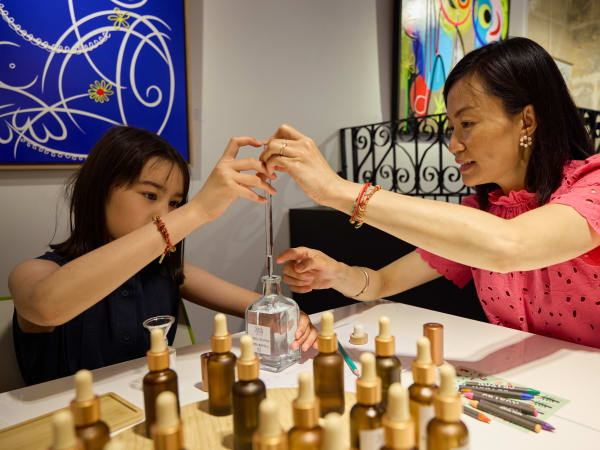 Atelier création de parfum parent/enfant à Paris 4ème 