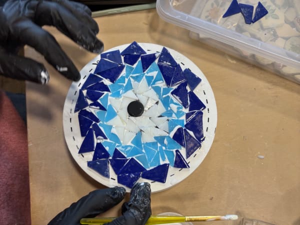 Initiation à la mosaïque sur céramique à Parmain (95)