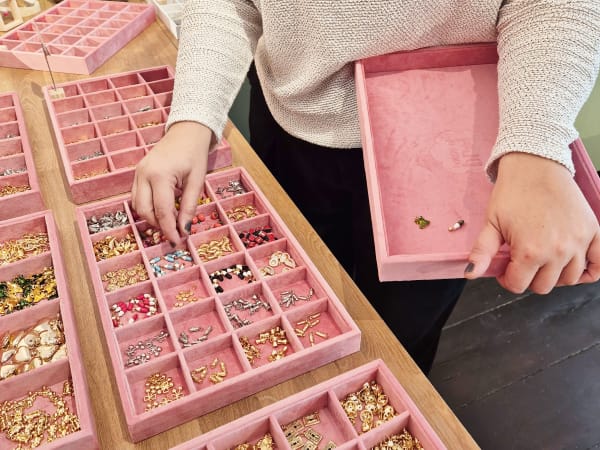 Team Building atelier création de bijou avec charms à Bruxelles