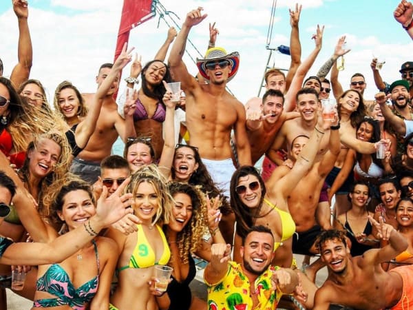 Famous VIP Party en catamaran depuis La Grande-Motte (34)