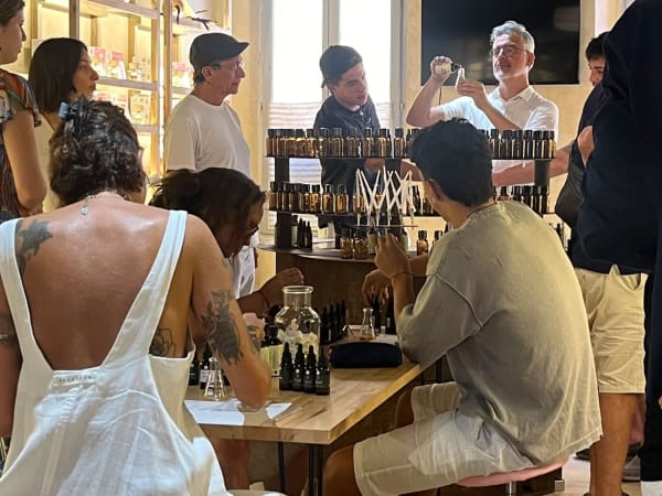 Perfume creation workshop in Grasse (06)