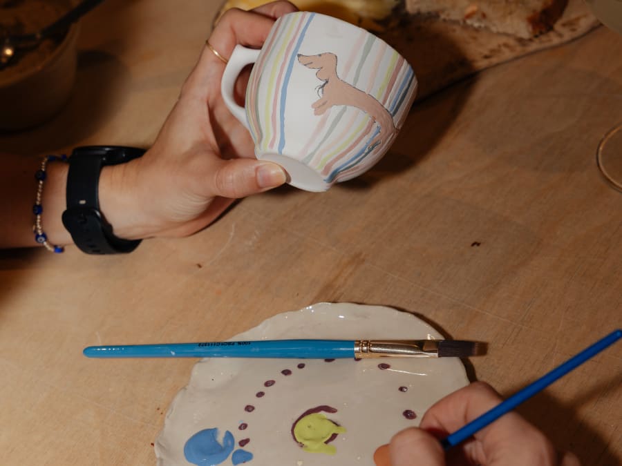 Atelier peinture sur céramique à Paris 11ème 