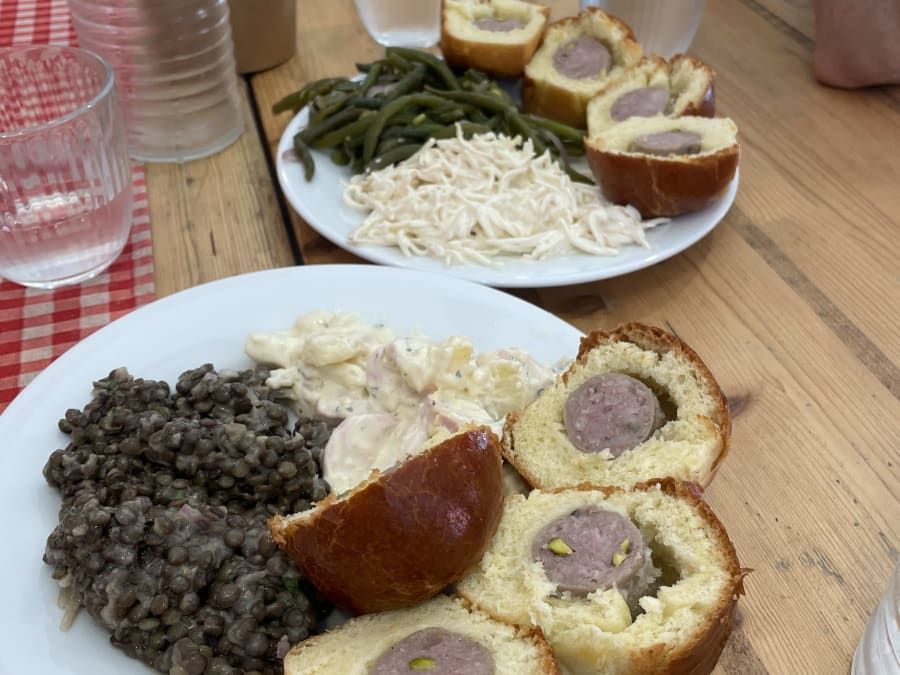 Food Tour of Lyon specialities and visit to the Croix Rousse