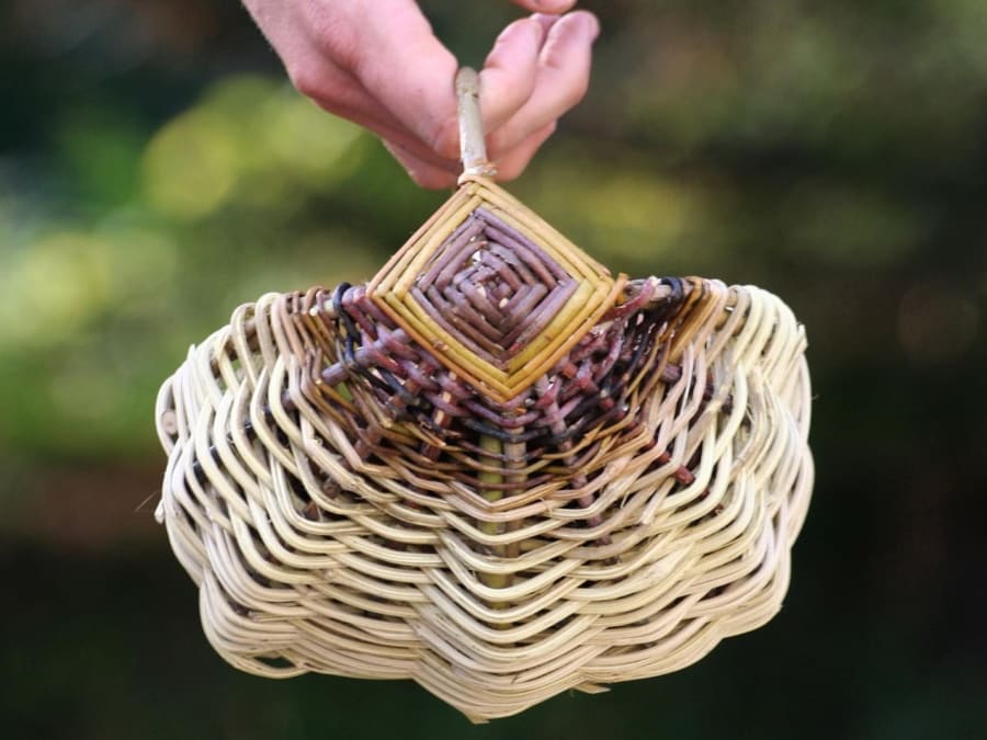 Fabrication d'un panier de récolte près de Manosque (13)