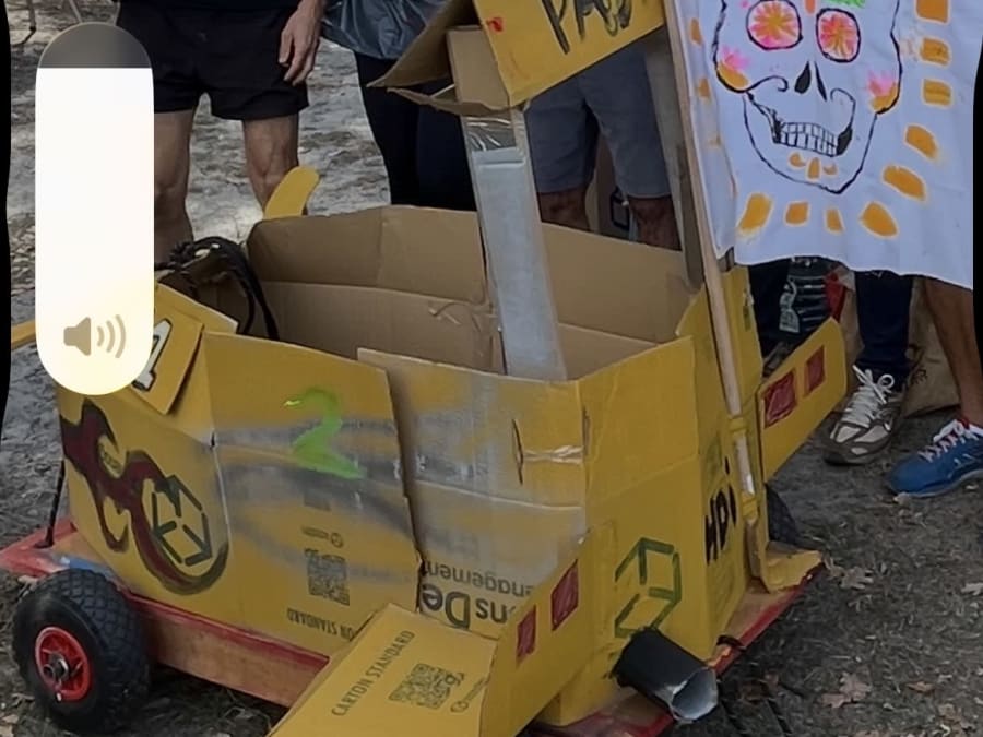Team Building Olympiades Voitures en carton à Bordeaux (33)