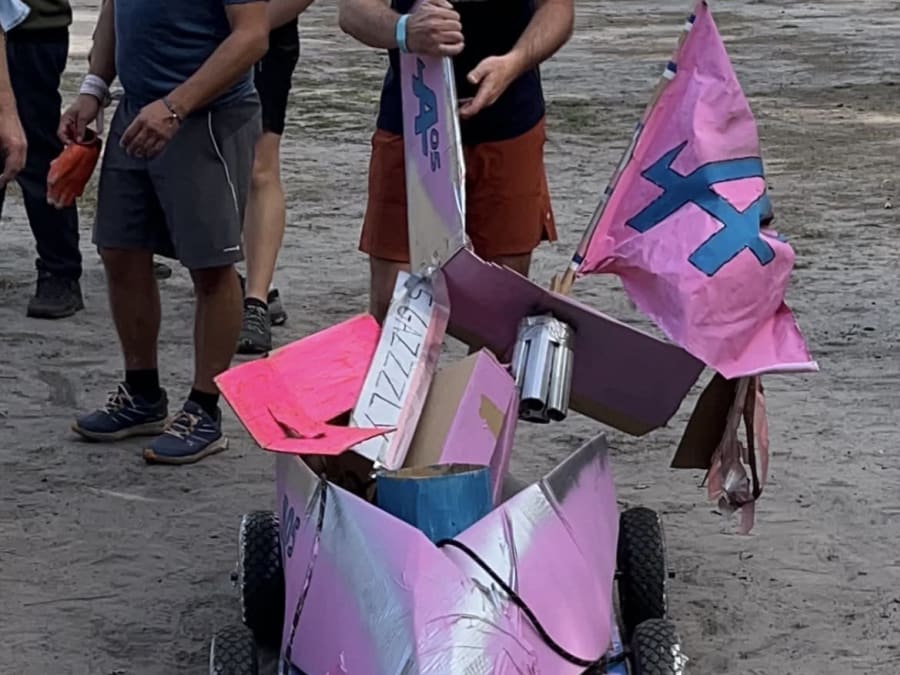 Team Building Olympiades Voitures en carton à Bordeaux (33)