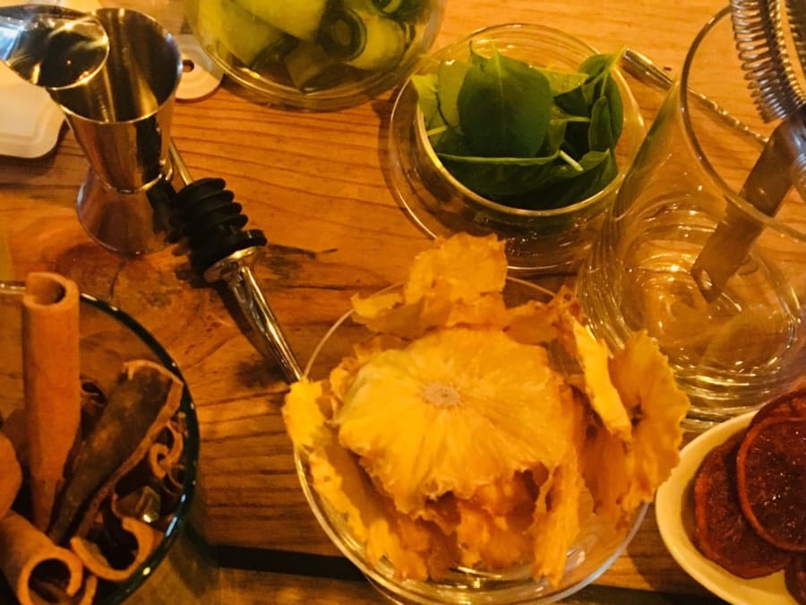 Taller de creación de cócteles con ginebra francesa en Burdeos