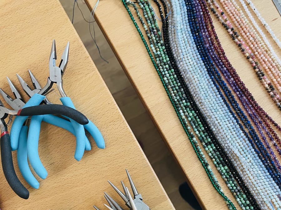 Natural stone jewelry workshop in Paris 15th arrondissement