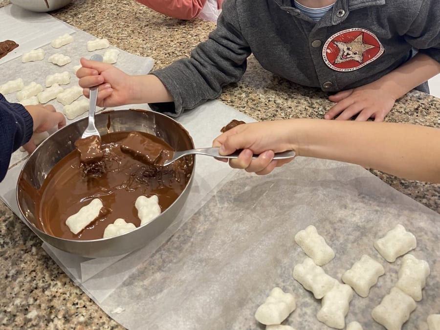 Taller de ositos de gominola para padres e hijos en el distrito 