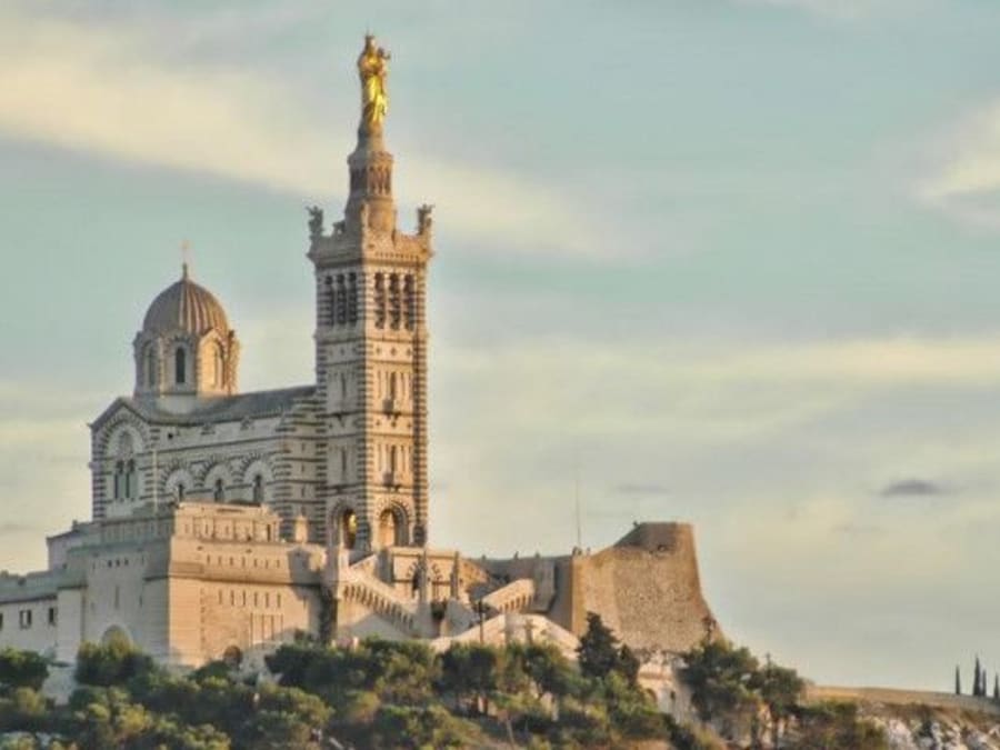 Alquiler de bicicletas eléctricas con guía virtual en Marsella (