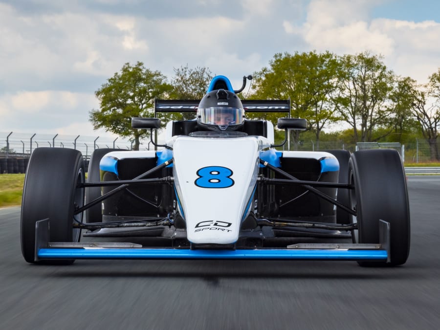 Single-seater Formula 4 driving course at Circuit du Laquais