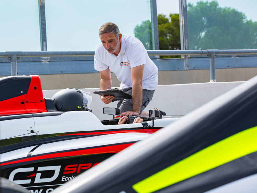 Single-seater Formula 4 driving course at Circuit du Laquais