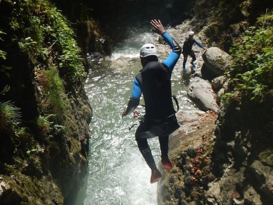 Canyoning sportif au Canyon de Montmin près d'Annecy (74)