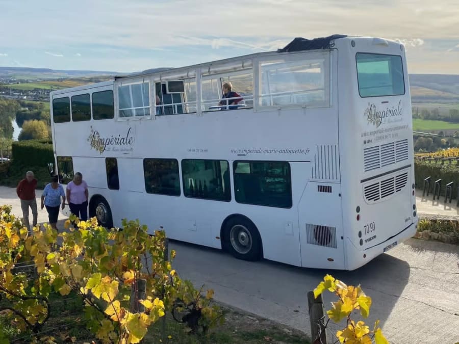 Recorrido por Épernay y sus alrededores en un Autobús Imperial con degustaciones