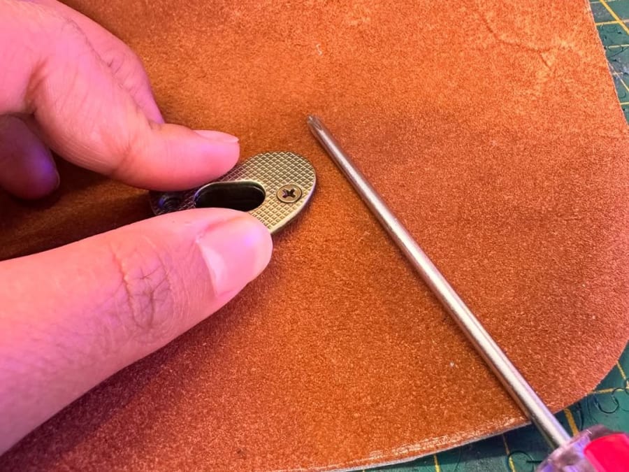 Leather bag-making workshop in Saran (45)