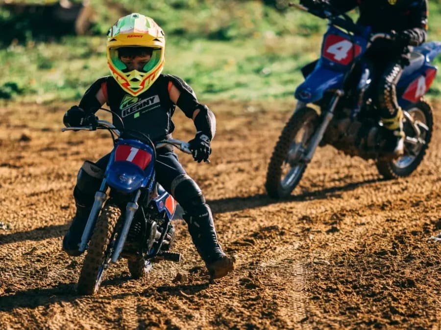Cursos de conducción de motos para niños y adolescentes de 5 a 1