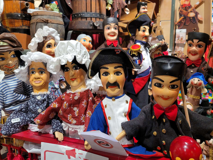Recorrido insólito por Lyon con visita al Petit Musée de Guignol