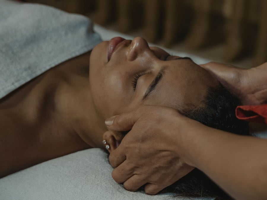 Massage du visage liftant à Guînes (62)