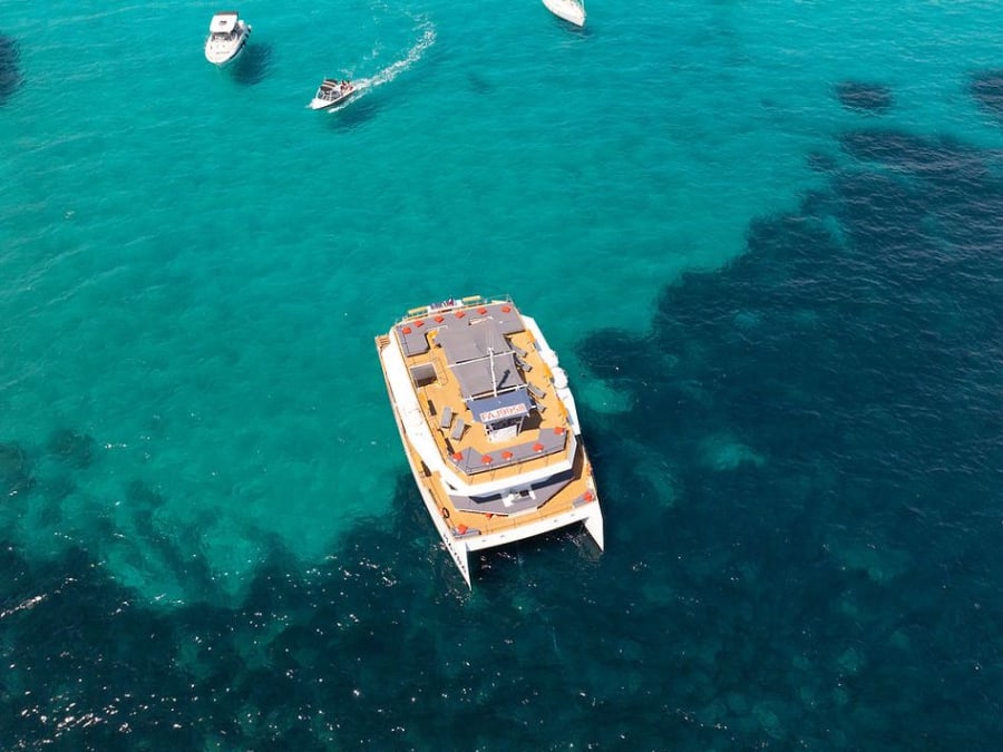 Crucero al atardecer en catamarán desde Niza