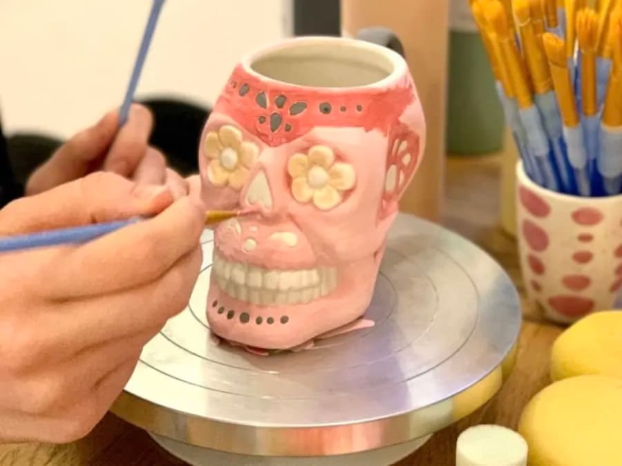 Atelier peinture sur céramique & apéro à Versailles (78)