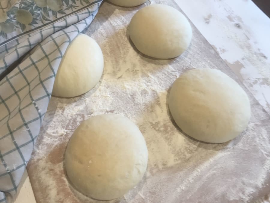 Taller de pizza para adultos y visita a la Ferme de Gally en St-