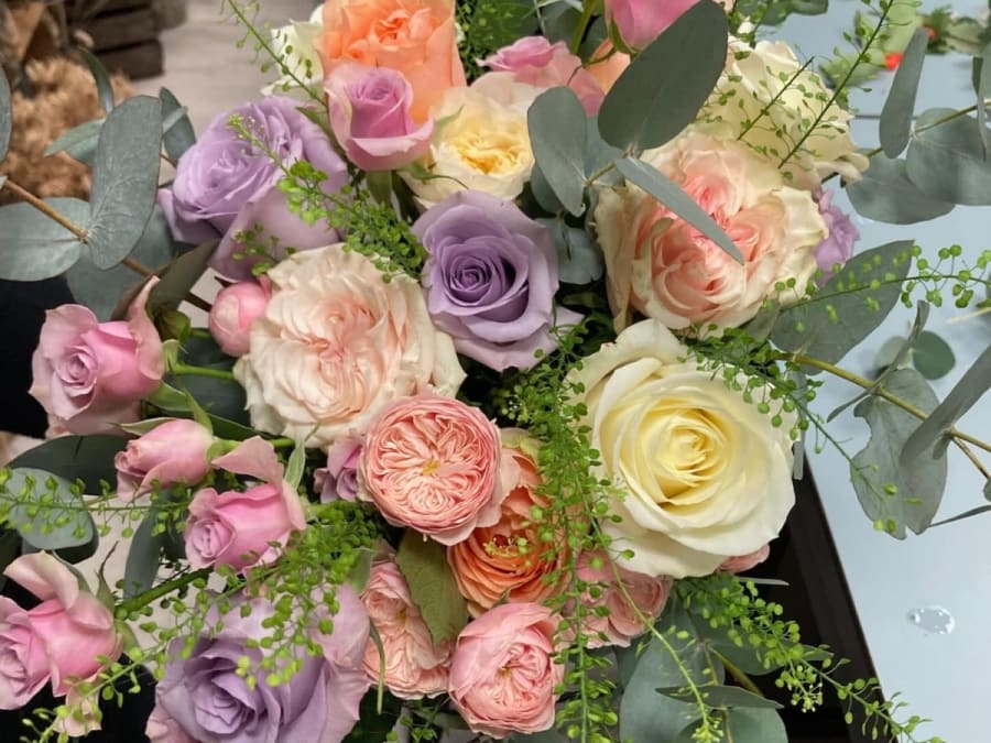 Fresh Flower Arrangement Workshop in Lyon's 6th Arrondissement