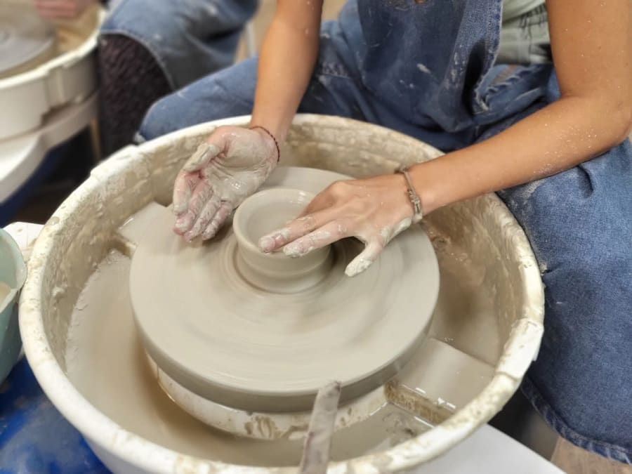 Atelier initiation au tournage en céramique à Libourne (33)