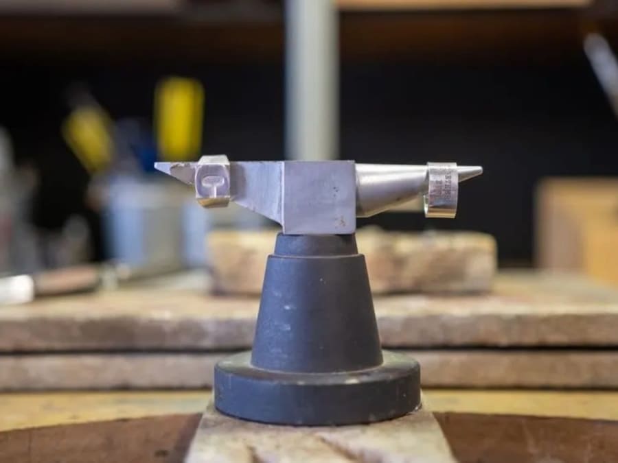 Atelier fabrication d'une bague en argent à Toulouse (31)
