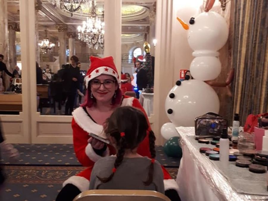 Animation Arbre De Noel En Entreprise Dans Le Sud Est Funbooker