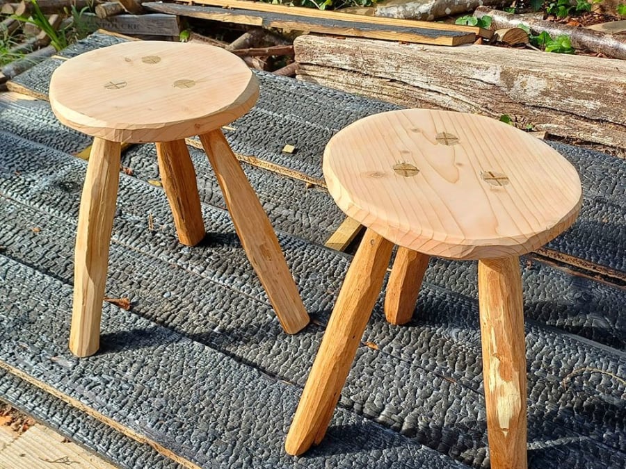Wooden stool workshop near Fontainebleau (77)