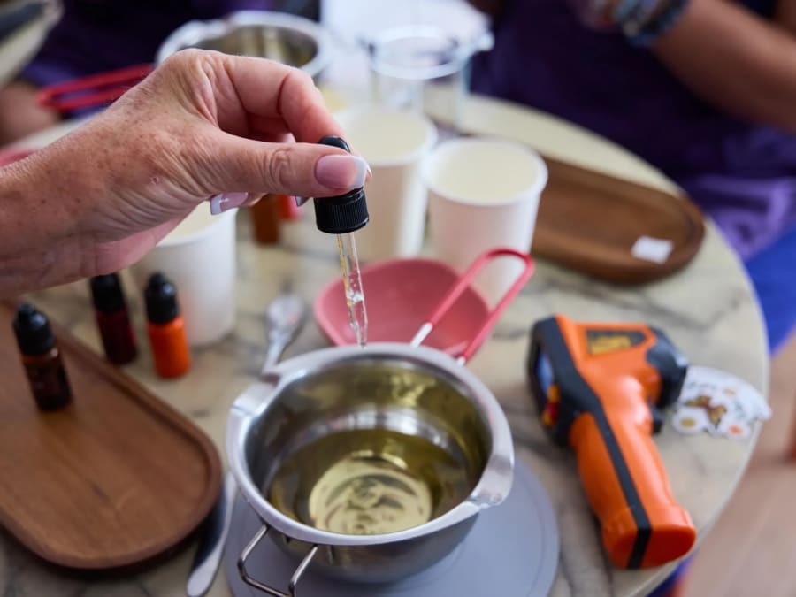 Team building Atelier création de bougies parfumées à Paris 2ème