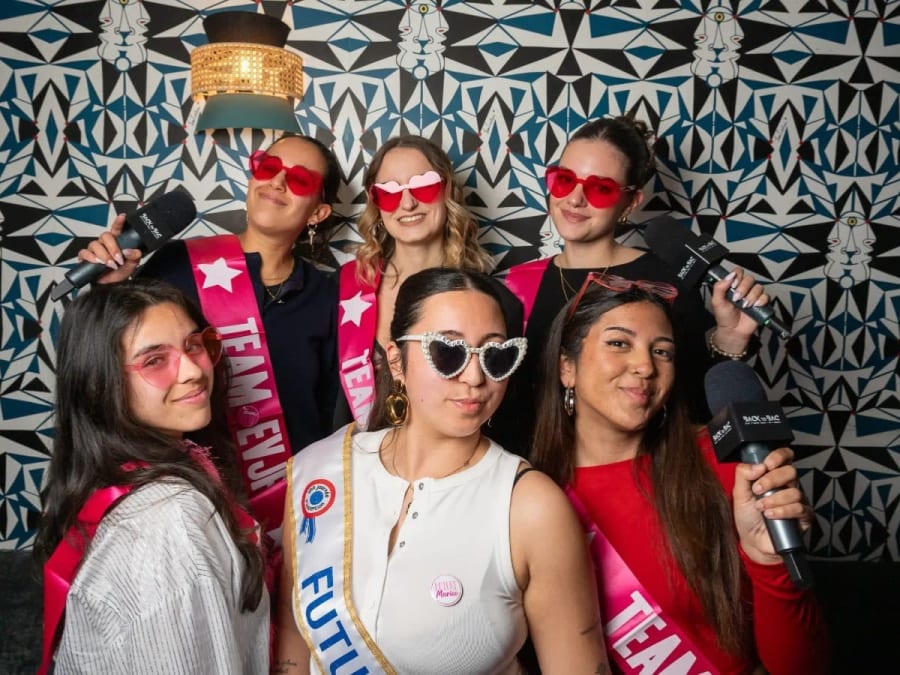 Sessão de karaoke para despedidas de solteiro/a em Aix-en-Provence (13)