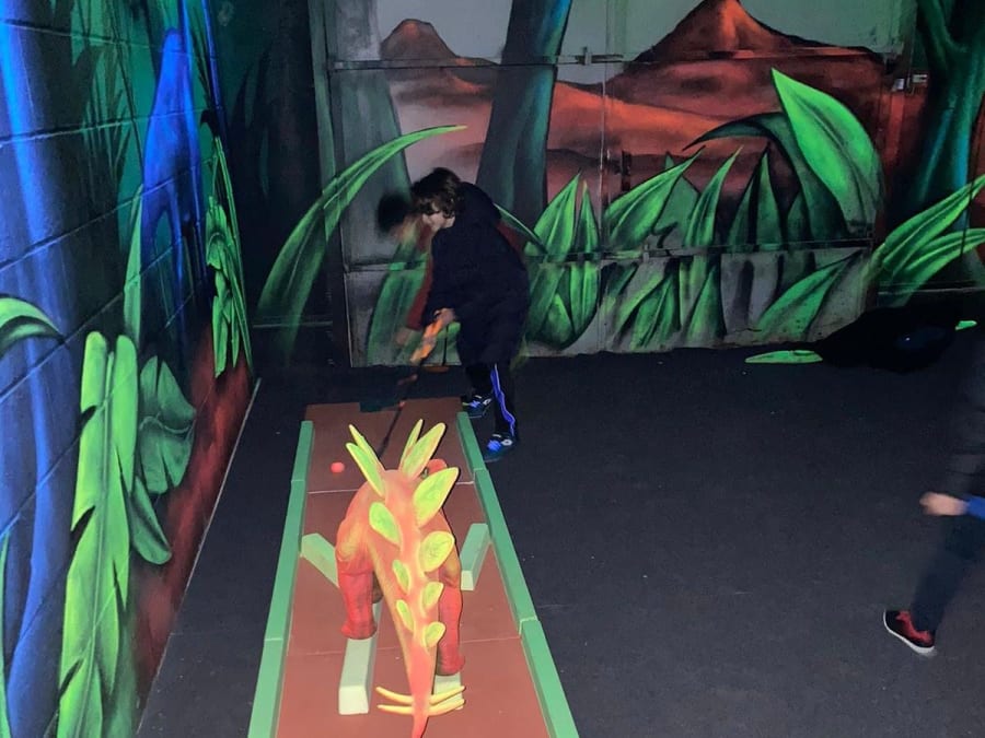 Anniversaire Mini Golf Blacklight Des 2 Ans A Cauffry 60 Funbooker