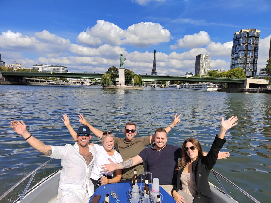 Balade en bateau privatisé à Paris au départ de Suresnes (92)