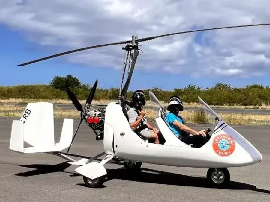 Gyrocopter ultralight flight experience on Reunion Island (97)