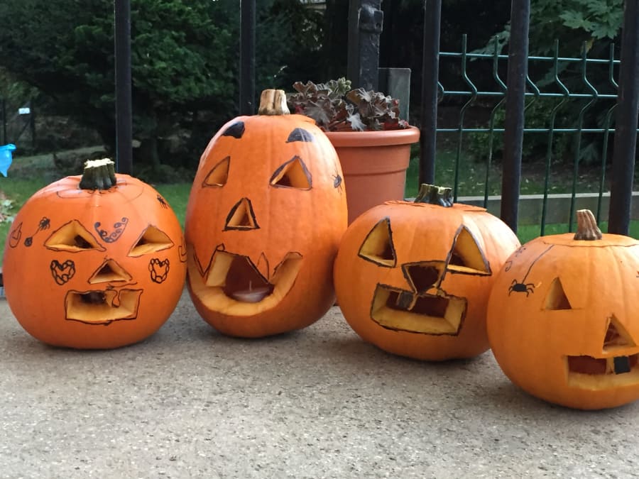 Atelier Halloween, sculpture sur citrouille à la Ferme de Rutel