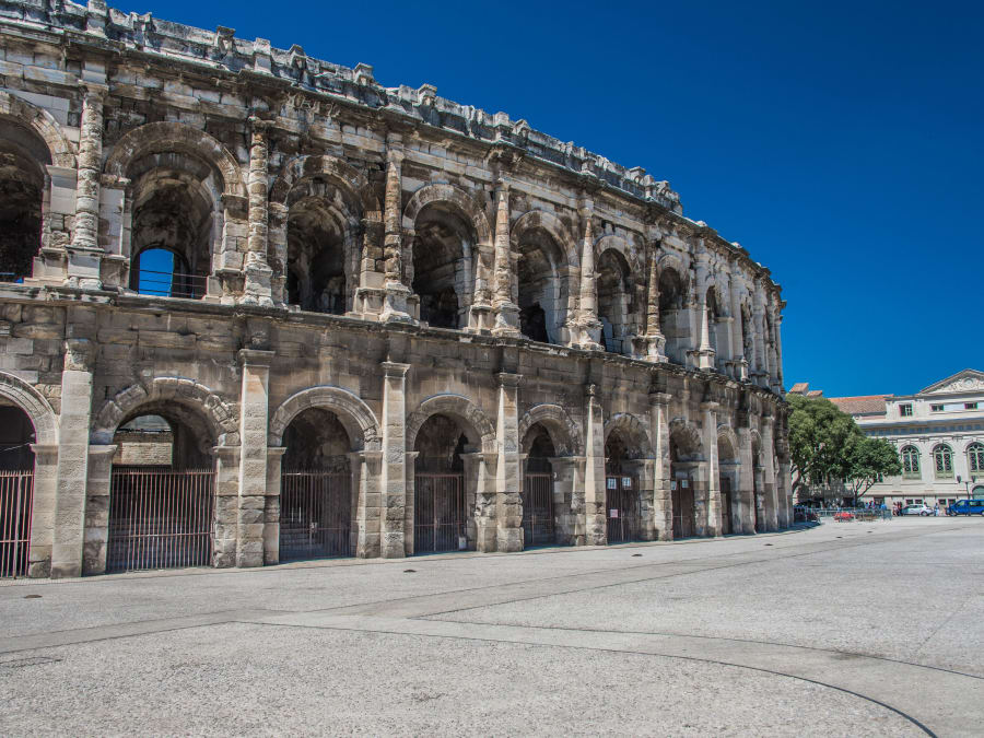 Concentración urbana en el centro de Nîmes
