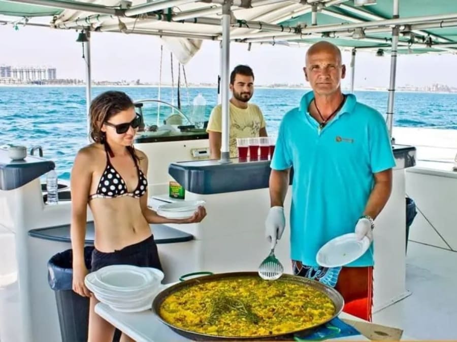 Excursión en catamarán con baño y paella con salida desde Valencia