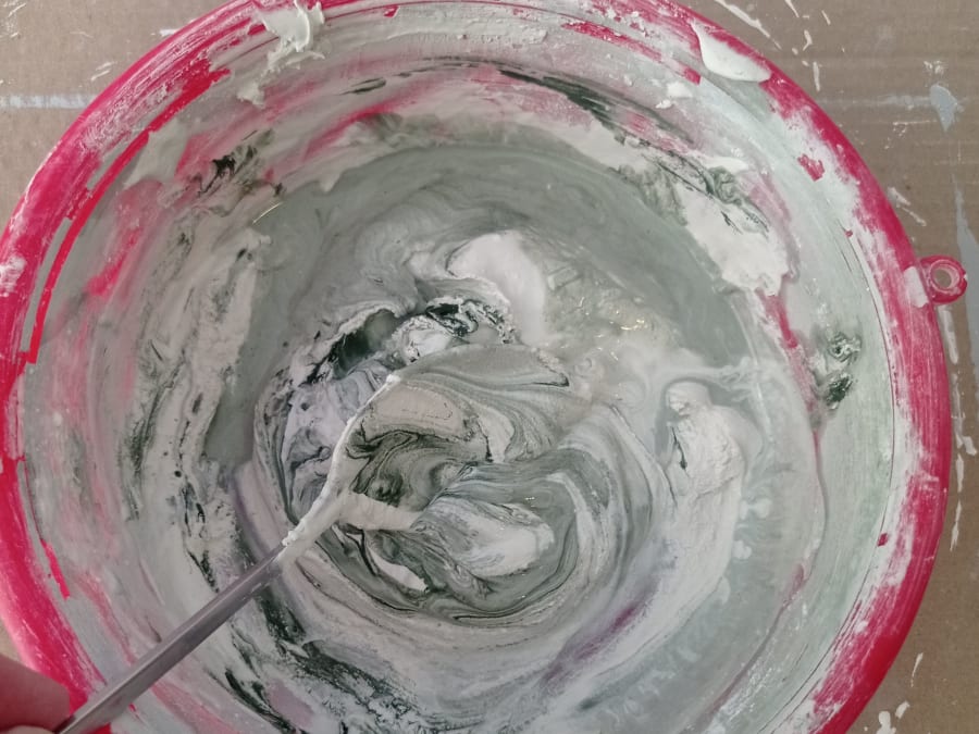 Taller de creación de objetos de hormigón en el distrito 18 de P