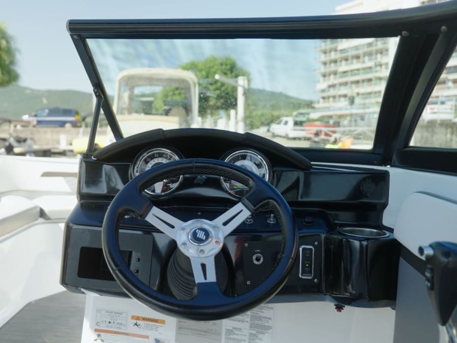 Location de bateau avec permis 9 pers. Grand Port Aix-les-Bains