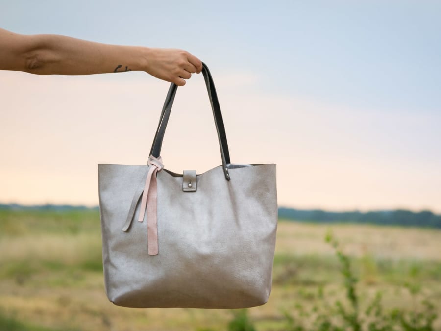 Taller de diseño de bolsos de piel Axelle en Montjean-sur-Loire