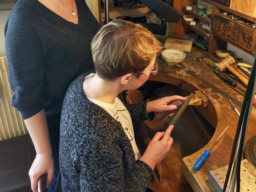 Atelier création d'un bijou en argent à Dijon (21)