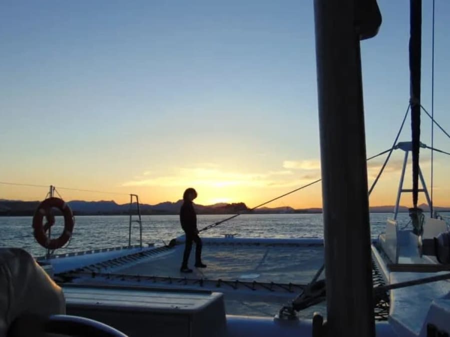 Puesta de sol en un catamarán con salida desde Dénia